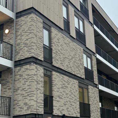 Het monteren van een frans balkon