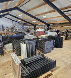 Montage hekwerken in eigen fabriek
